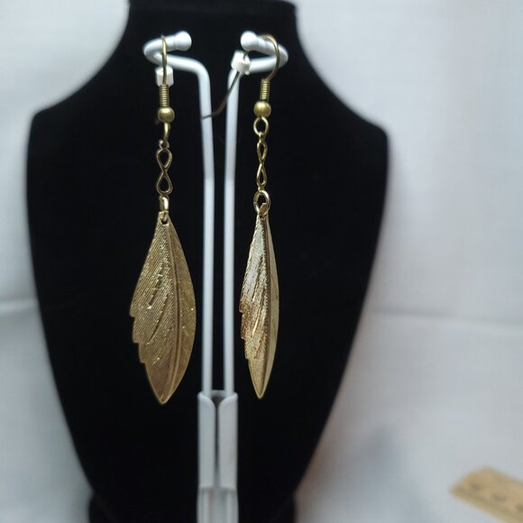 Gold Tone Feather Metal Necklace and Earrings - Picture 5 of 6
